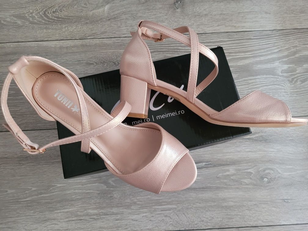 Sandale elegante roz pudra marime 38