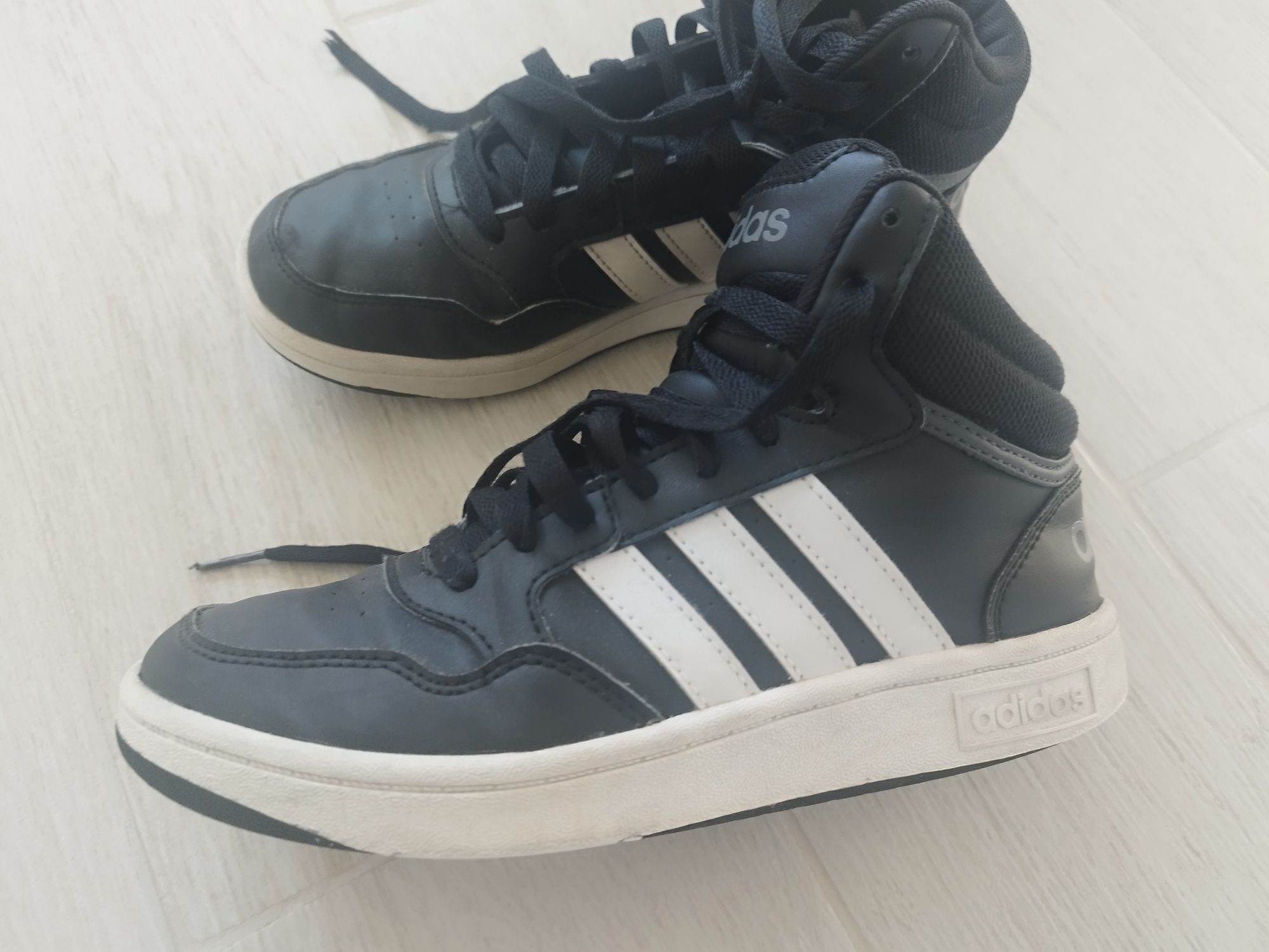 Кецове и стоножки Adidas номер  35 и  1/2