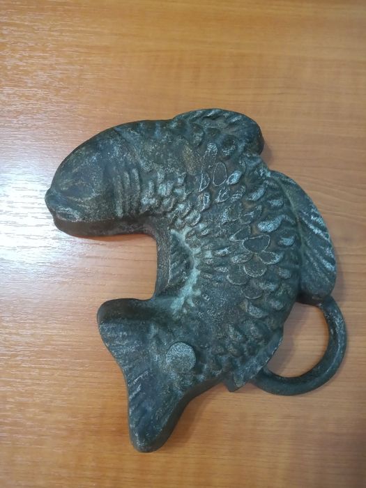 4 . Pește / matriță ..