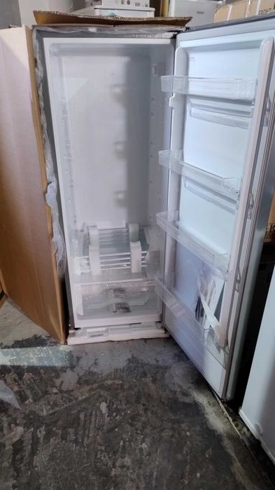 Чисто нов Иноксов Хладилник-Oхладител 143.4 см Bomann 242 литра