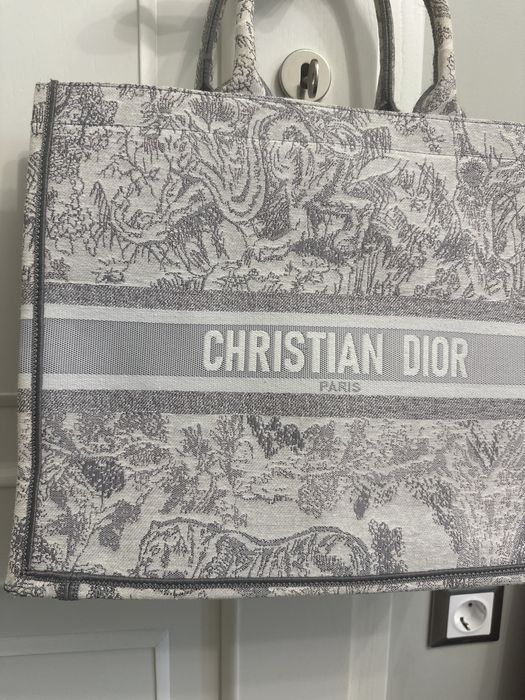 Сива чанта dior за града и за пътуване