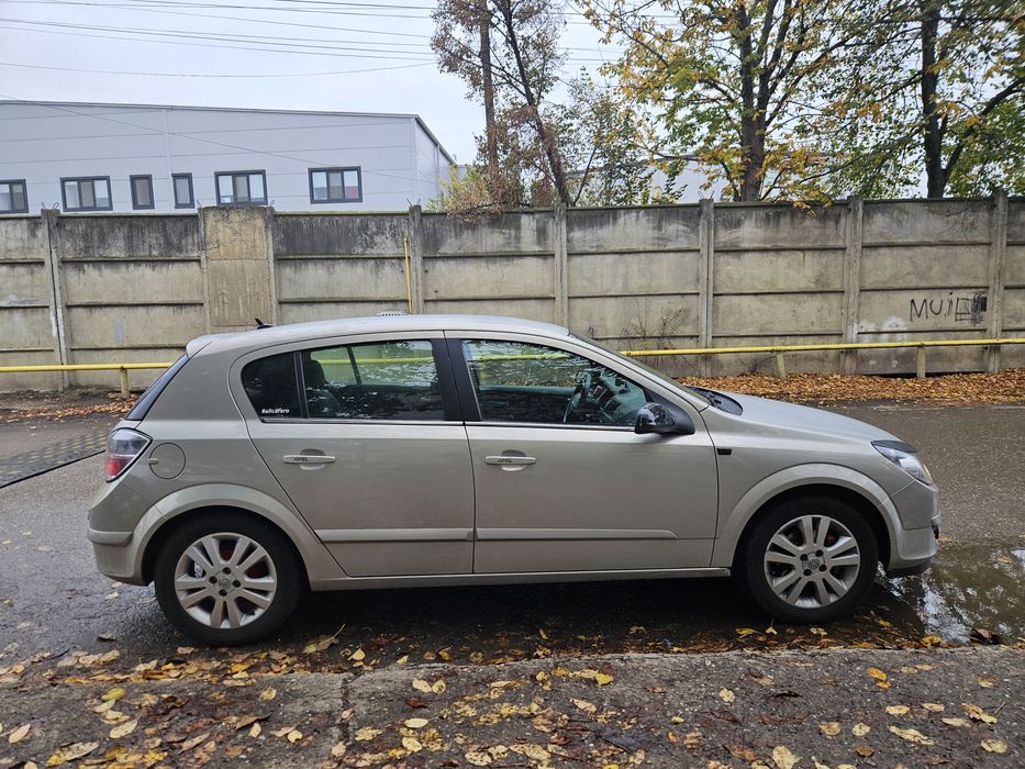 Vând Opel Astra H