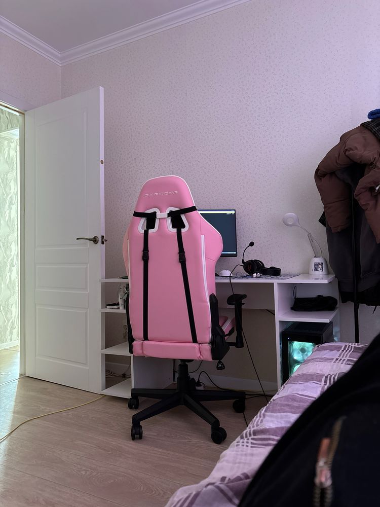 продается dxracer  розовый