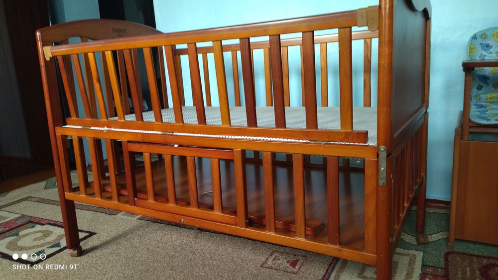 Детская кроватка в хорошем состоянии