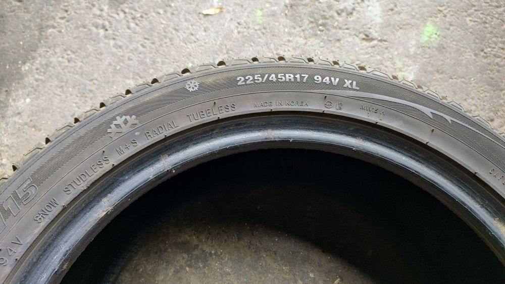 Четири броя зимни гуми 225 / 45 / 17