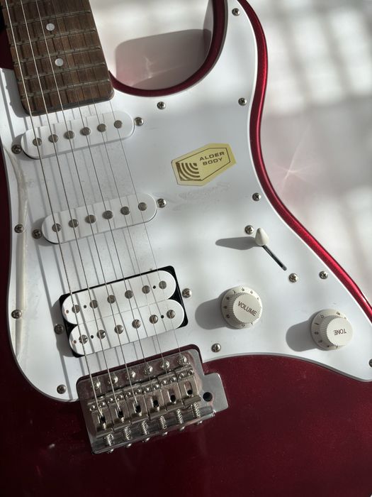 Електрическа китара Pacifica 112j комплект с усилвател, кабел и калъф