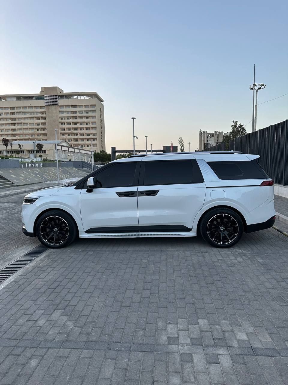 Продам Kia Karnival Автомат Чистая Машина