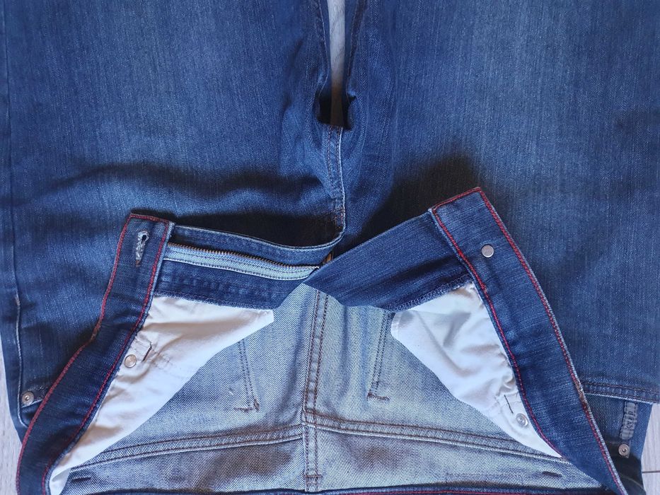 Blugi BRAX - Marime W36 L34 (Talie 93 cm)