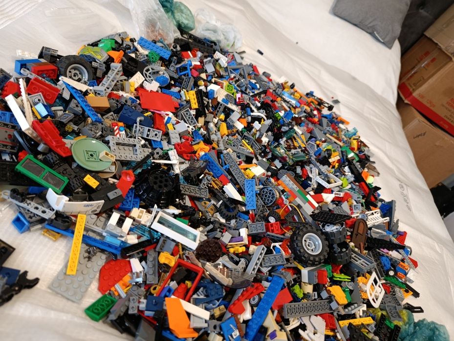 Vând lego 1kg=80  lei.      5kg=400lei