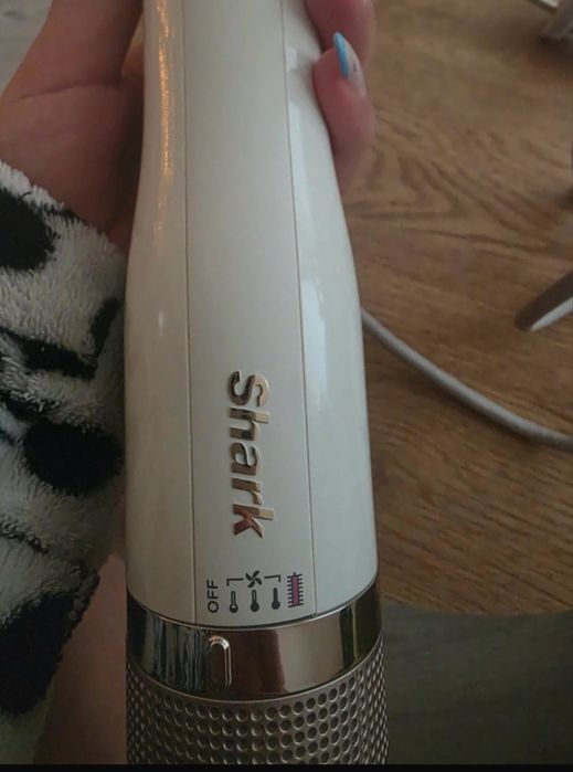 Perie cu aer cald Shark