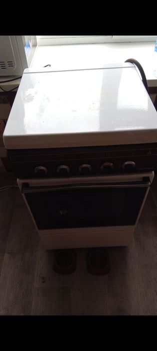 Газовая плита, в хорошем рабочем состоянии!