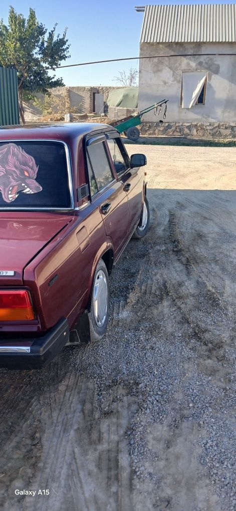 Lada 2107 sotiladi