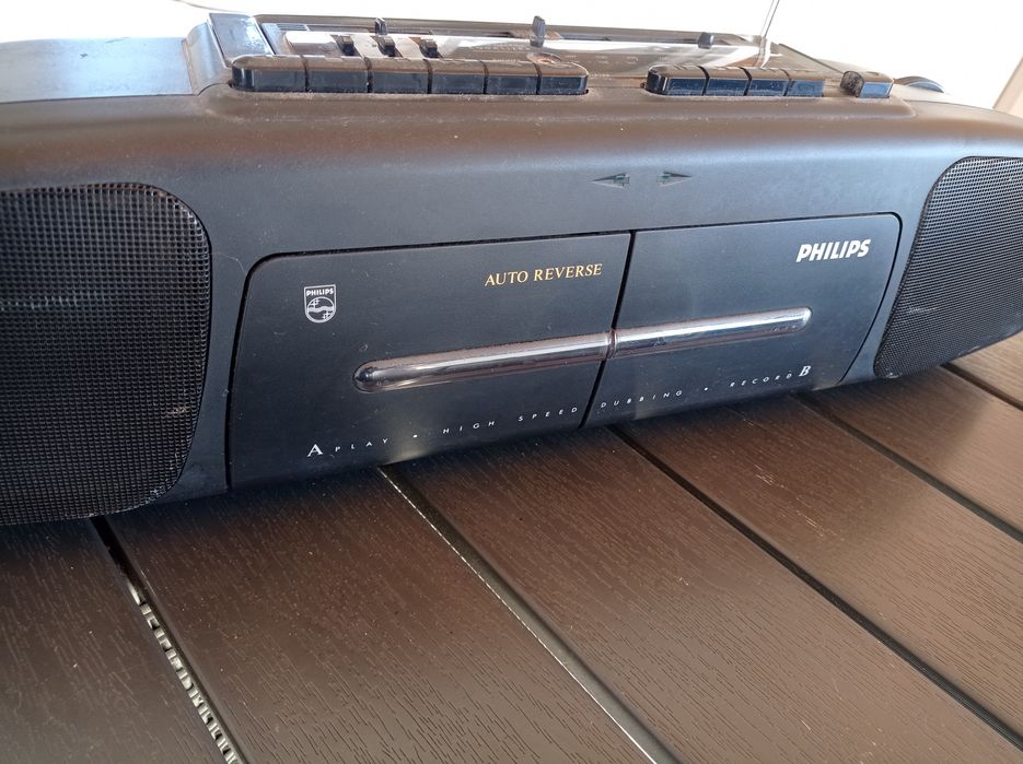Radiocasetofon stereo Philips. Funcționează casetofonul, fără radio.