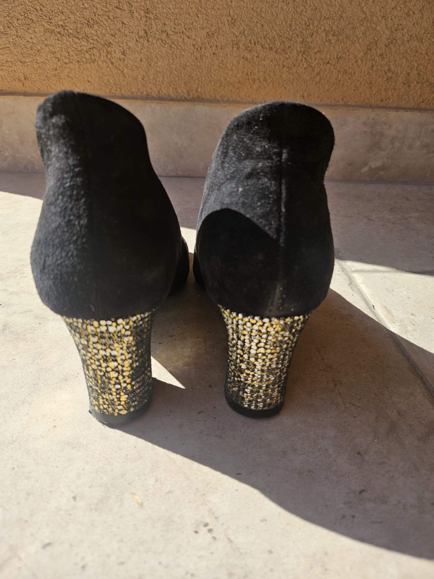 Vand pantofi eleganti GUBAN