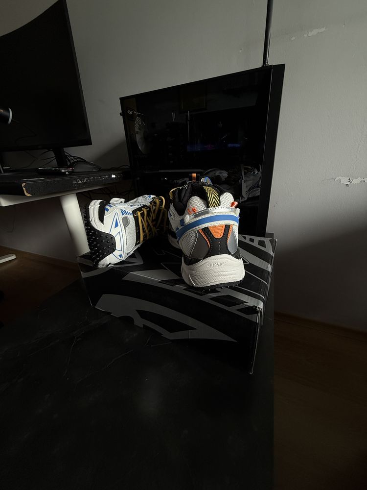 Off-White “Be Right Back” – Лимитирана наличност!