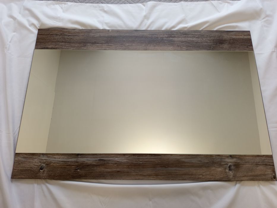 Настенное зеркало