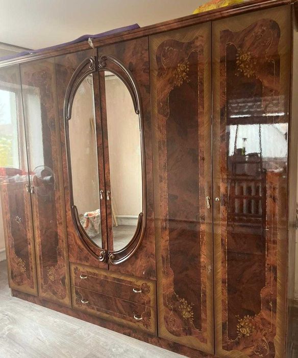 Спальный гарнитур