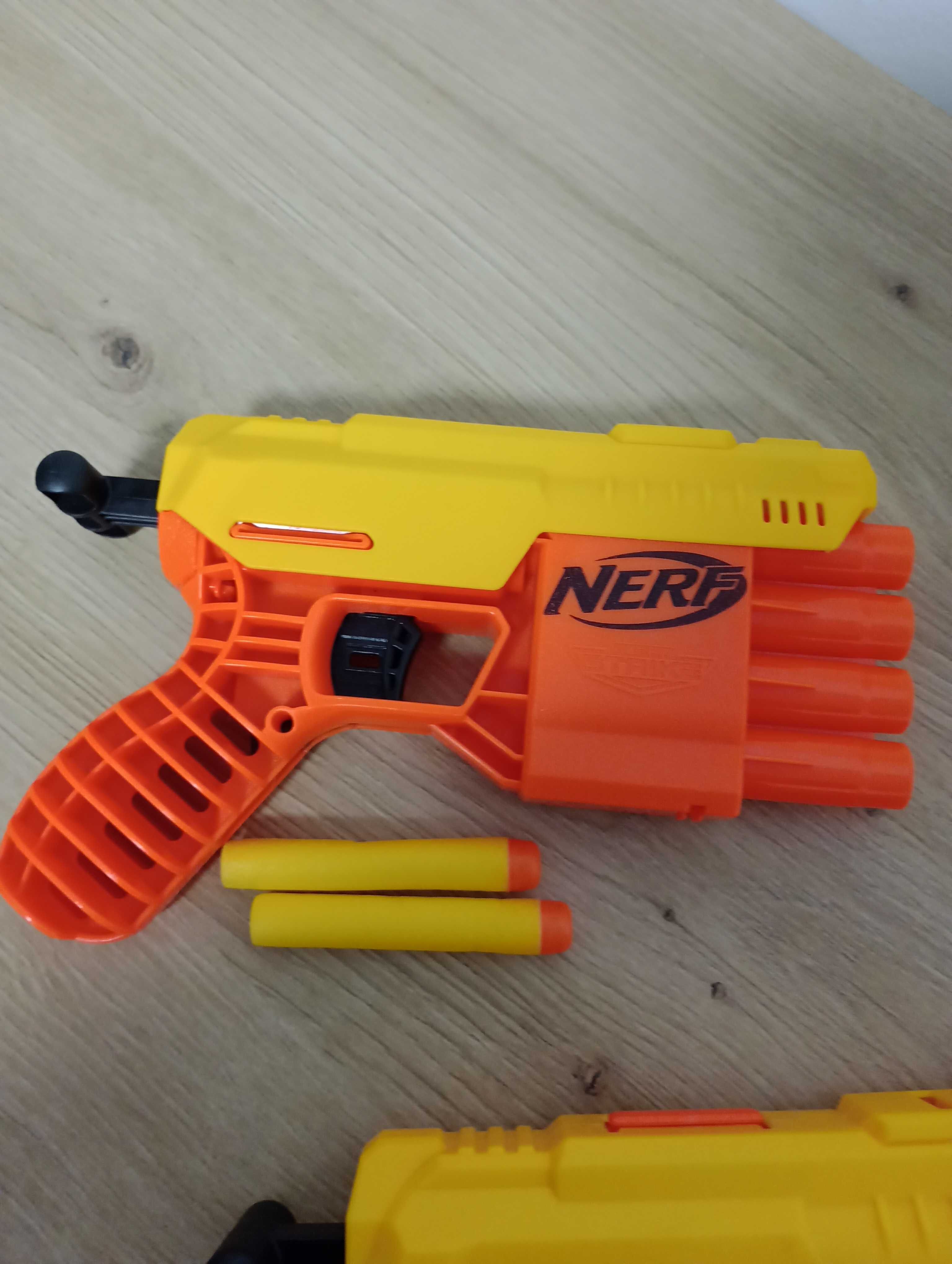 Vand lot cu doua jucarii arme Nerf Alpha Strike