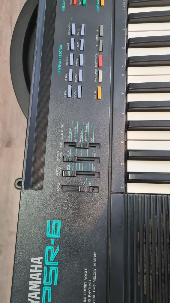 Orga  pian Yamaha 350lei
