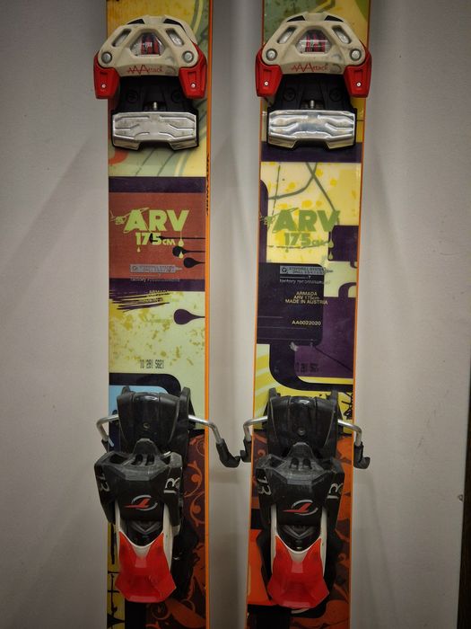 Schiuri Armada ARV 175cm all-mountain stare buna un singur proprietar