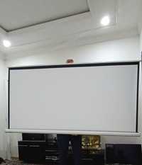 Экран для проектора.2.1 на 1.8 метров