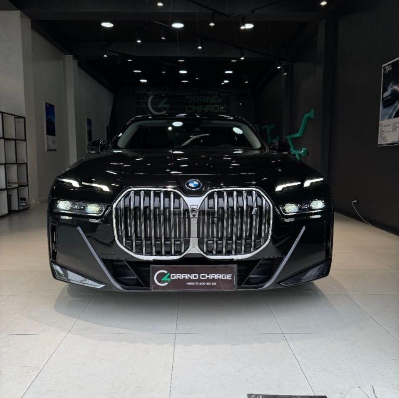 BMW I7 eDrive 50L Leading