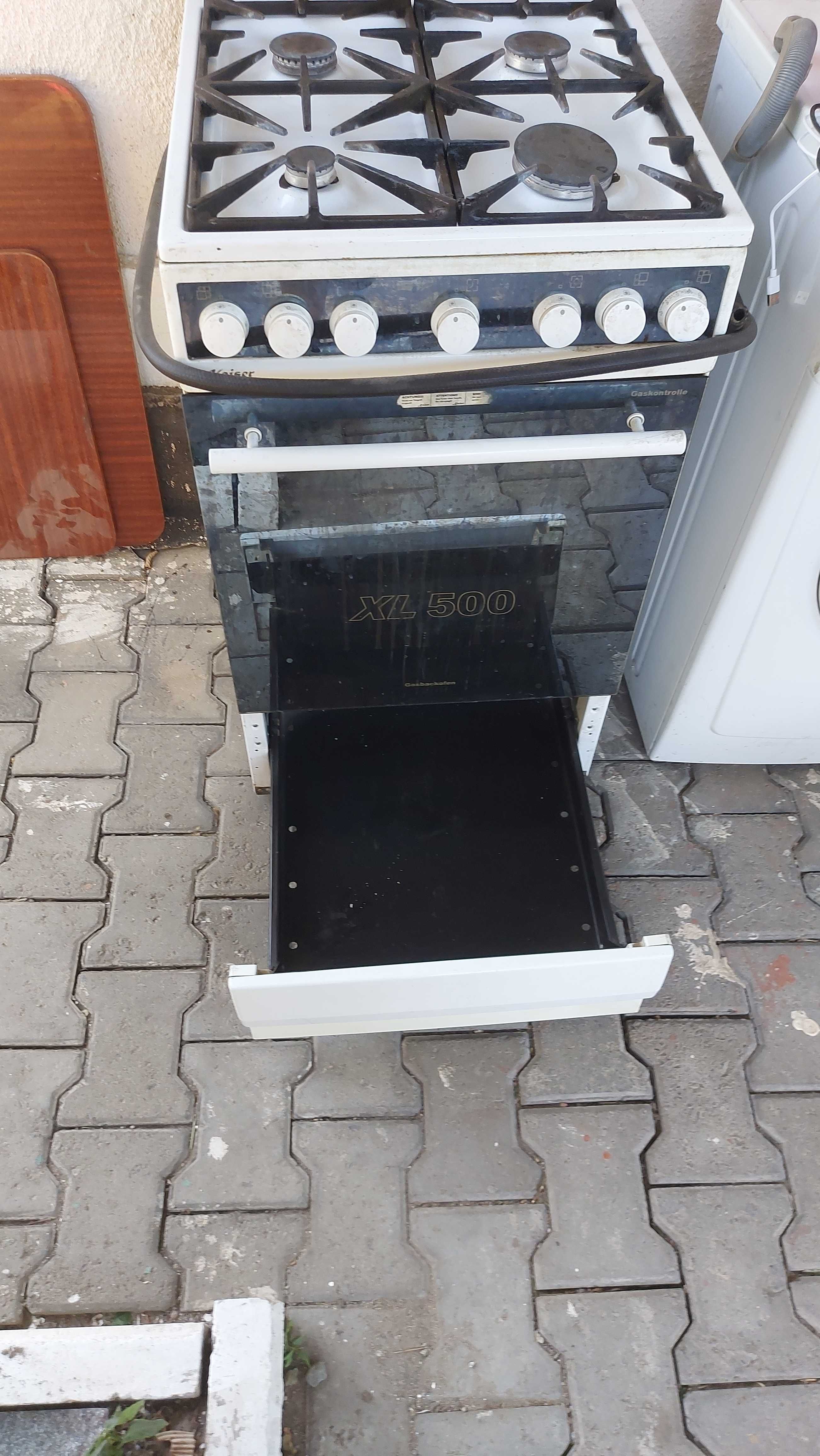 Плиту газовую   " Kaiser " продам