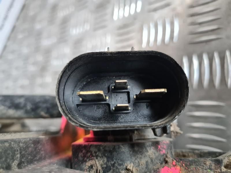 Electroventilator 4 pini racire apa Opel Corsa C 1.4 i; 1.6 i; 1.8 i Z