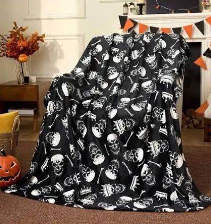 Patura cu imprimeu de craniu pufoasa