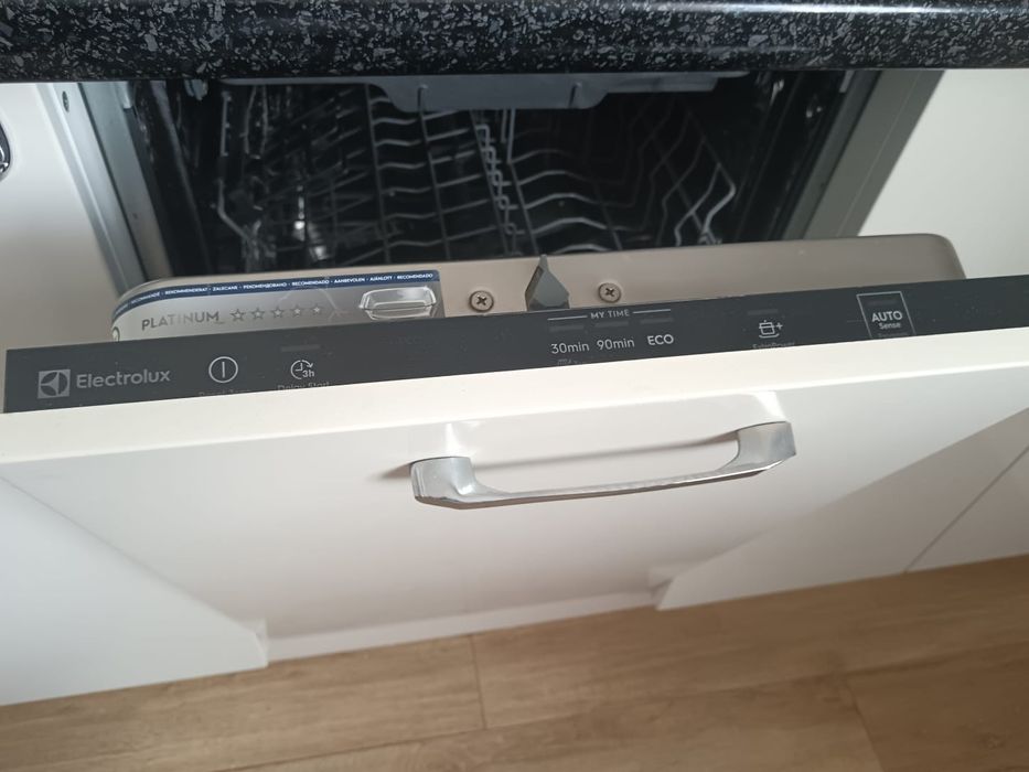 Продам посудомоечную машину