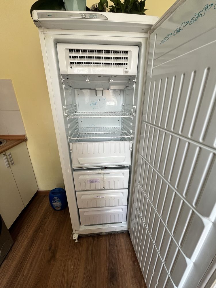 Продам морозильную камеру