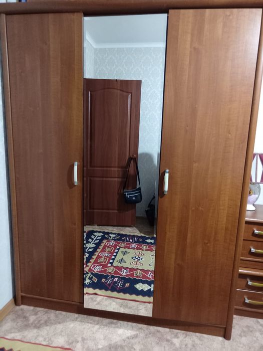 Продам прихожии и шкафы в отличном состоянии