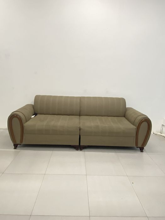 Диван Сотилади холати яхши