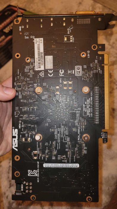 Placă video GTX 1050 Ti + Sursă 550W – 500 lei (pachet complet)