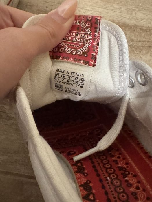 2 чифта обувки от Adidas