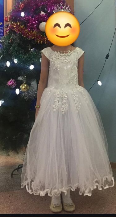 Қыздарға арналған жаңа жылдық көйлектер