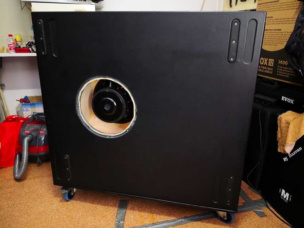 Vand Subwoofer Custom made, lemn plywood, Blancke England, 1200 rms