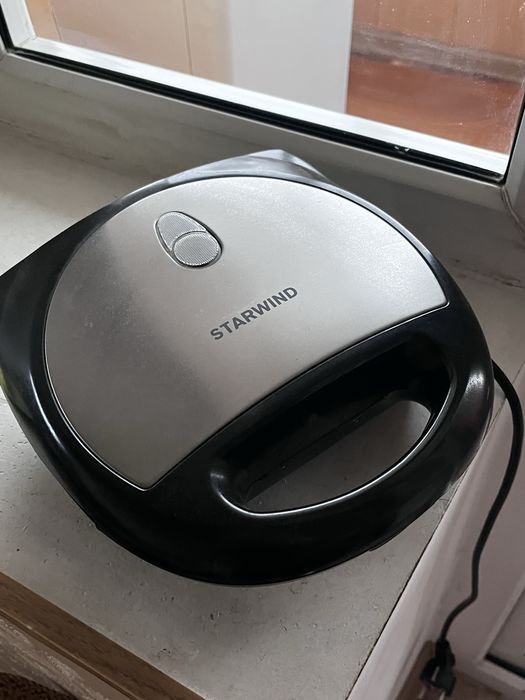 Продам вафельницу Starwind