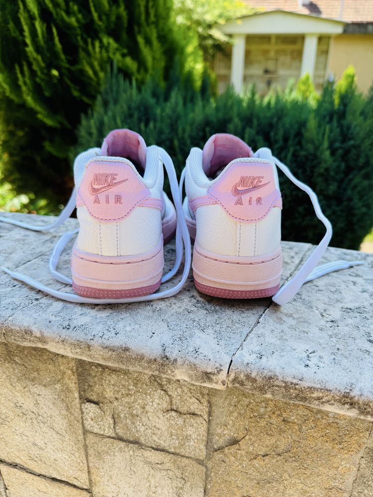 Дамски маратонки Nike Air Force 1