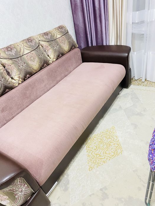 Продается диван в хорошем состоянии. Двуспальный дивай