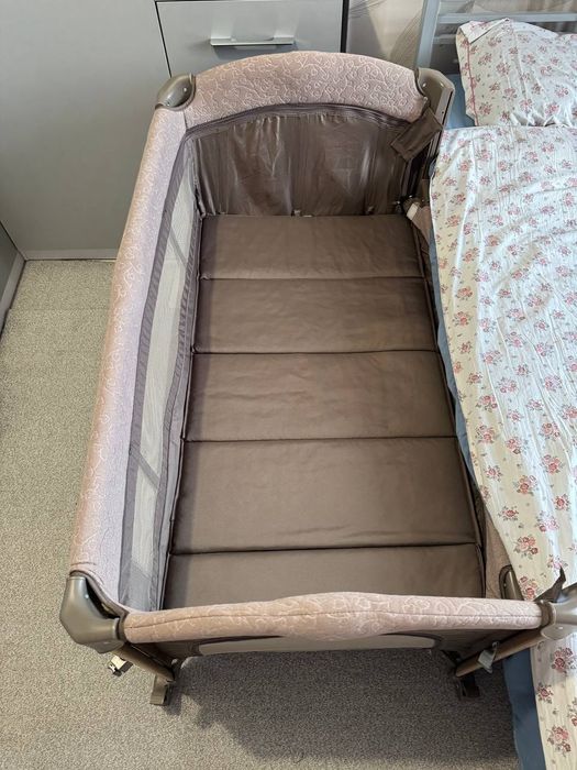 Кроват манеж продаётся сотилади