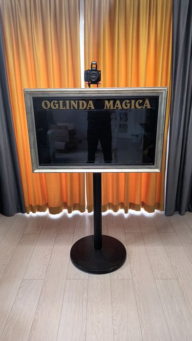 Vând oglinda foto magica