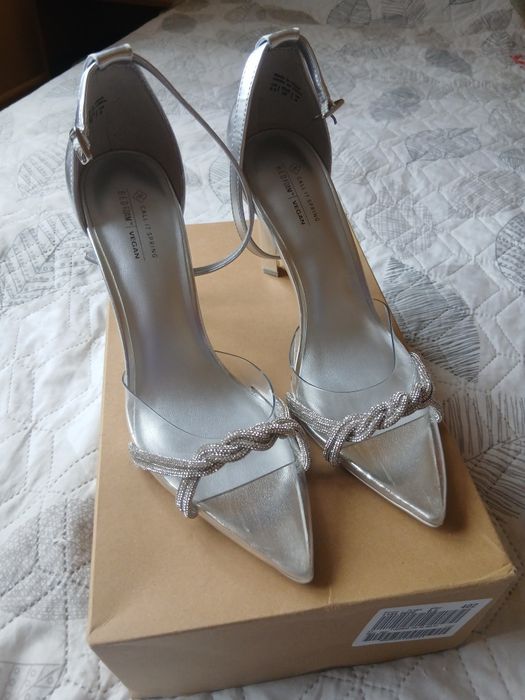 Елегантни обувки с камъни Call it spring