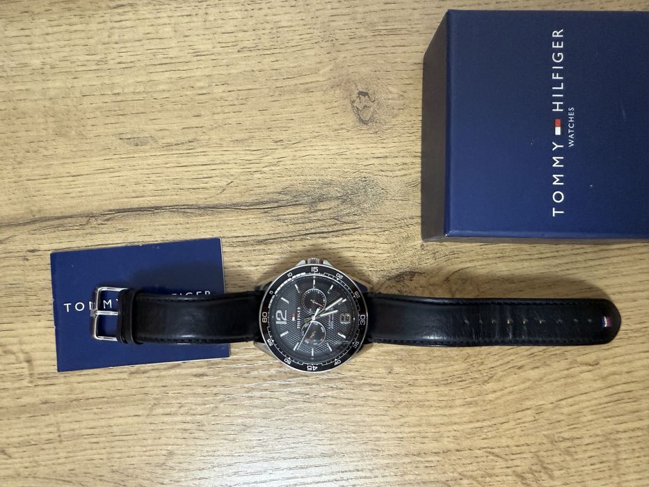 Часы TOMMY HILFIGER (оригиналные).