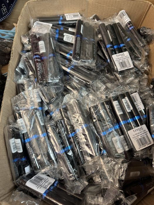 Tus negru ochi marca DM.