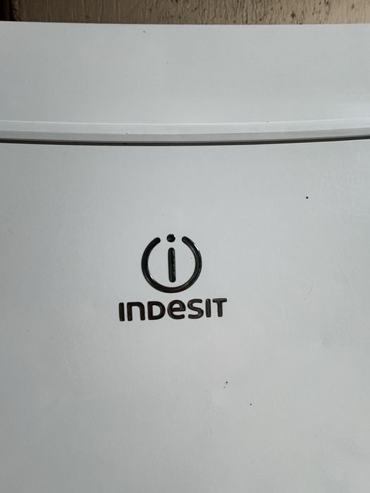 Холодильник, в рабочем состояний.