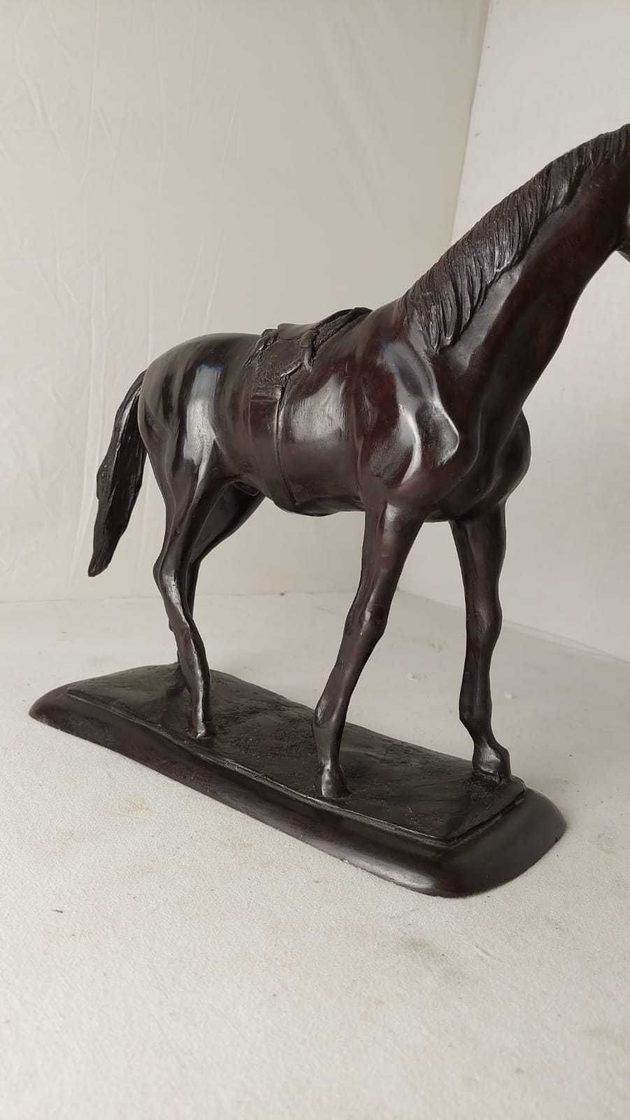 statuie cal din bronz