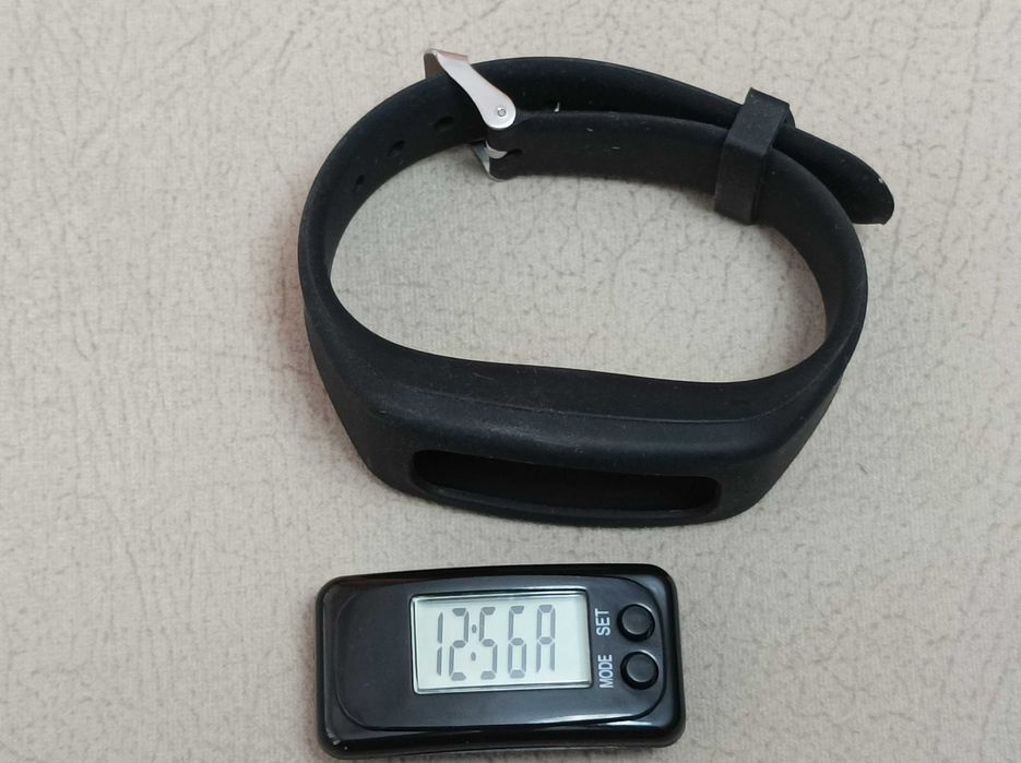 Гривна педометър.