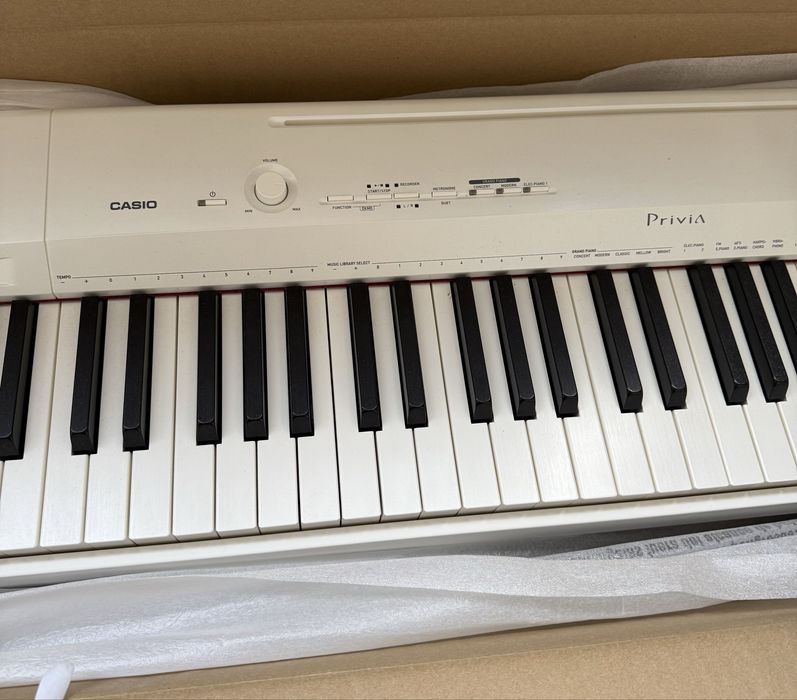 Състояние ново! Casio PX-160 и стойка - маса CD-67Pwe, не е сглобявано