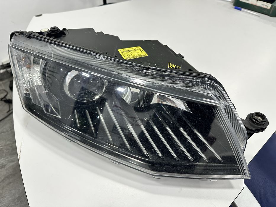 Far dreapta led Skoda Octavia 3